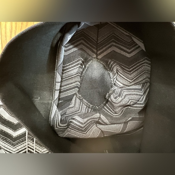 Lululemon Seamless Chevron Knit Crop Leggings Black Gray High Rise - Picture 8 of 9